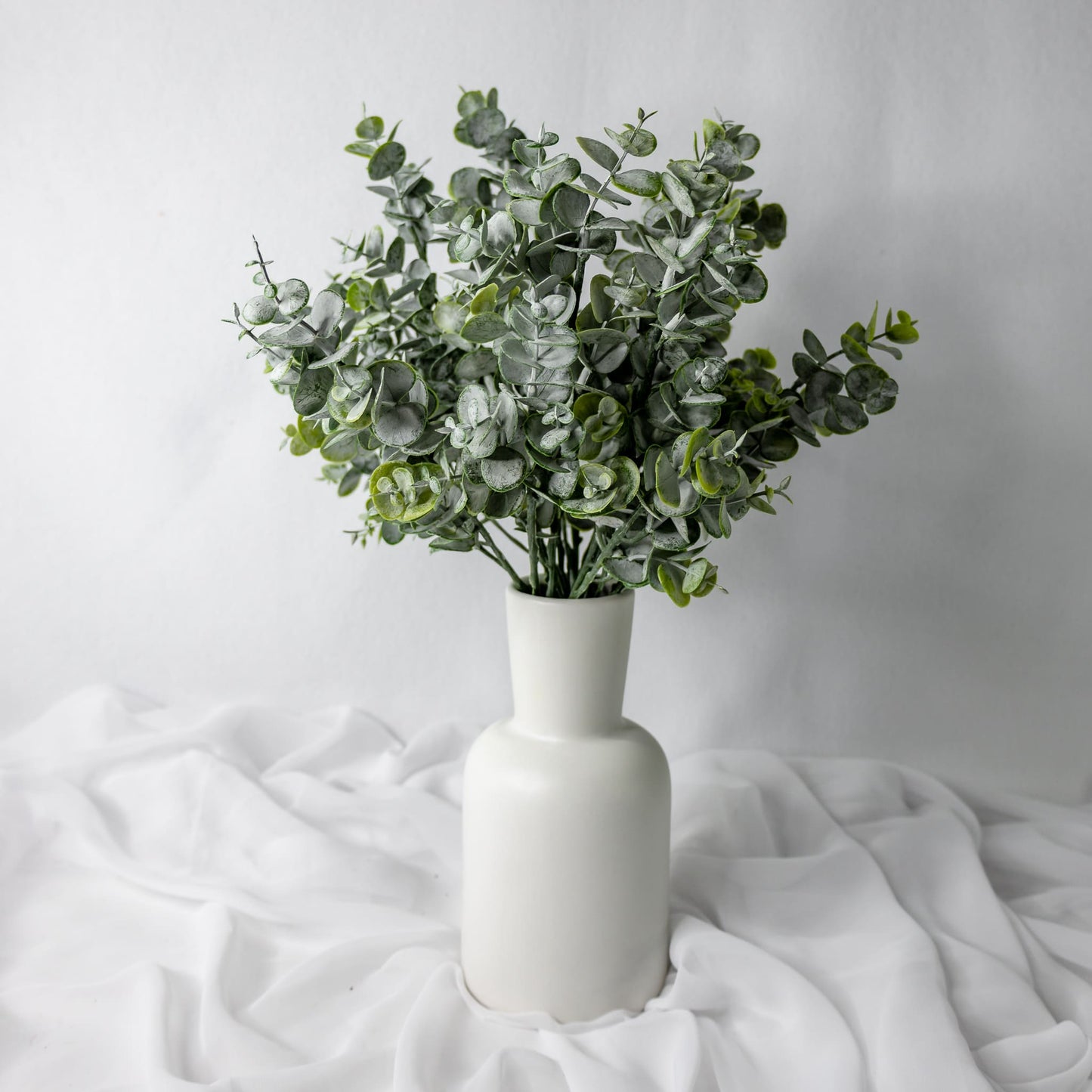 artificial spinning gum placed in white vase