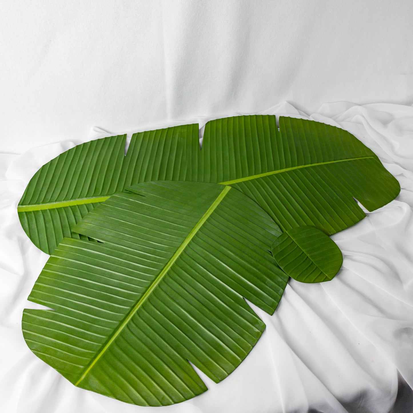 Banana Leaf Placemat - Realistic Artificial Flowers and Greenery