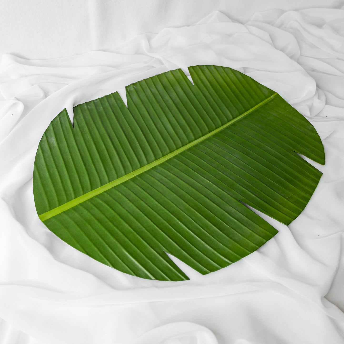 Banana Leaf Placemat - Realistic Artificial Flowers and Greenery
